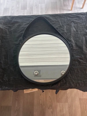 Spegel - Perfekt spegel till klippning häng upp på vägen så kunderna kan se när du klipper de. Endast använd för klippning. Fungerar perfekt