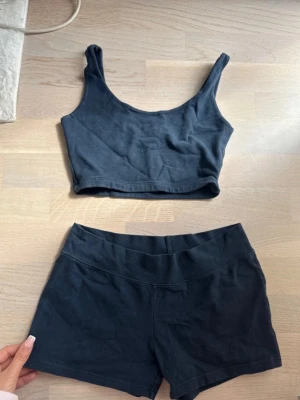 Brandy Melville set  - I fint skick skulle säga att det är storlek XXS/XS