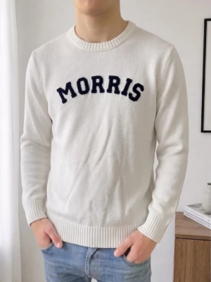 Vit Morris tröja - Vit Morris tröja i strl M. Bra skick och hör gärna av er vid frågor elr funderingar!! 
