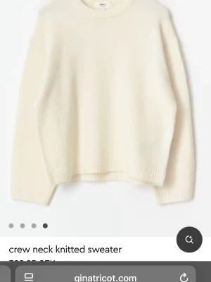 Vit stickad tröja!! - Vit stickad tröja från Gina Tricot i storlek XS!💕sömmen har gått upp lite vid slutet av tröjan.💕💕och lite nopprig.