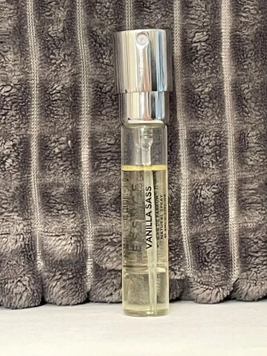 Vanilla Sass essnce  - Essnce Vanilla sass 8ml. Test sprayad.  Nypris 130kr från hemsidan se bilder för noter 