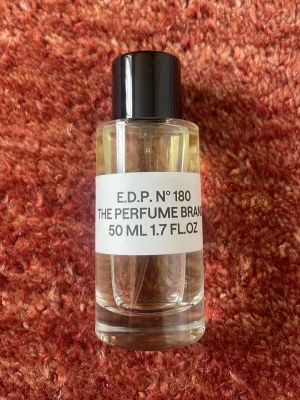 Parfym - Parfym från the perfume brand. Liknar byredo mojave ghost. 