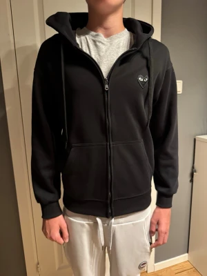 Play hoodie  - Ny skick! Storlek S!