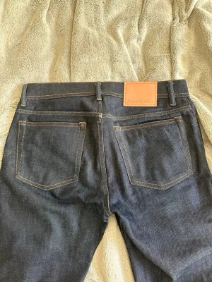 Avne studios jeans - Skit snygga och trendiga acne studios jeans i topp form, tyvärr lite för långa på mig så måste sälja.