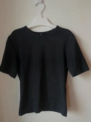 Svart tränings T-shirt - Svart tränings T-shirt från H&M