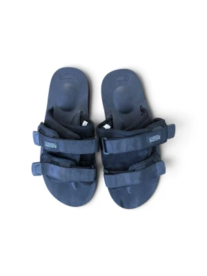 Japanska Suicoke Sandaler  - Japanska Suicoke-sandaler med vibram sula - extremt sköna, Storlek 43 men passar +- 1 storlek. Använda men fortfarande bra skick. Skriv i DM om intresserad. Kan även skicka mer bilder. Pris kan diskuteras.