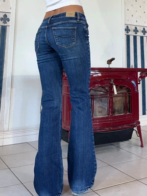 Lågmidjade jeans - Abercrombie & fitch jeans💕 stretchiga 💕 midjemått 80cm + stretch (39cm rakt över)💕 innerbenslängd 82cm💕 jag är 165