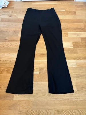 Flare leggings - Aldrig använda typ! Storlek S-M skulle jag säga 