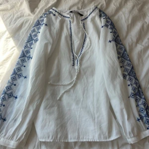 Zara blus  - Jättefin blus från Zara, använd fåtal gånger. 