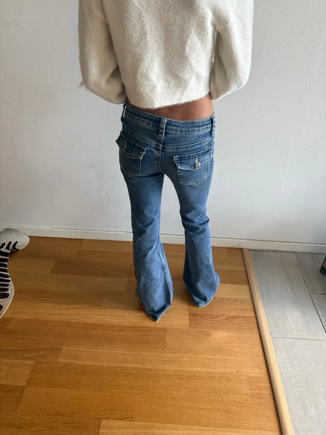 Blå bootcut jeans med låg midja - 1