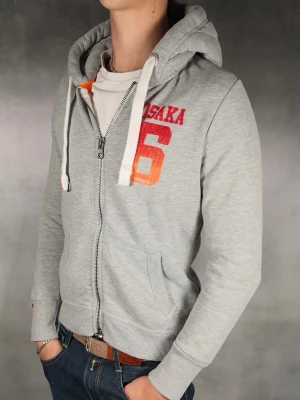 Superdry Hoodie - Superdry Hoodie • Storlek: M Fits XS-S • Skick: 9/10 – fint skick utan skavanker • Inkluderas: Endast Hoodie • Nypris: Ca 1200kr • Passform: Modellen på bilden är 180 cm lång, väger 65 kg •