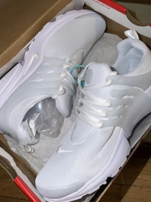 Nike air prestos  - Helt nya prestos i storlek 42. Riktigt fräscha är de kan jag säga! 