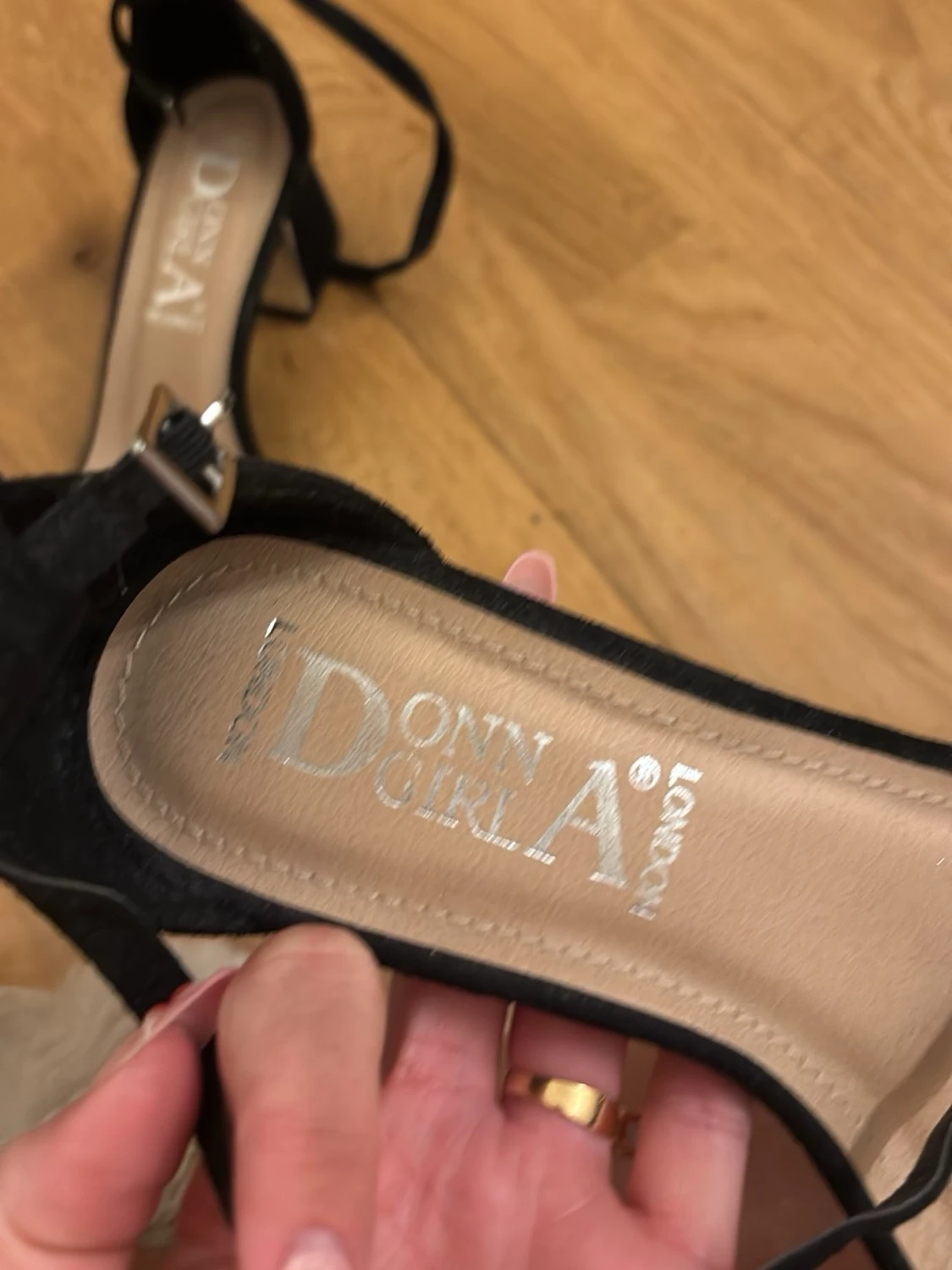 Svarta pumps med strass från Donna Girl - 1