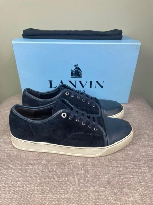Lanvin skor - Hej, säljer nu dessa svin snygga Lanvin skor. Skorna är i grymt skick! Begränsat antal boxar och dustbag. Hör av dig vid frågor. 