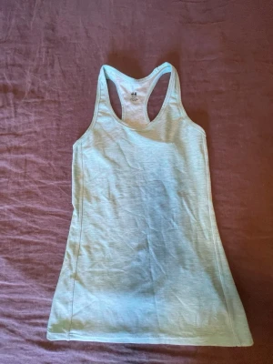 Ljusgrön Träningslinne från H&M stl.XS - Träningslinne stl.XS 