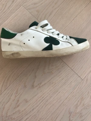 The Gallarist skrot - Ett par The Gallarist i den första släppta modellen i färgen grön. Skicket är bra och har mycket kvar att ge. 
