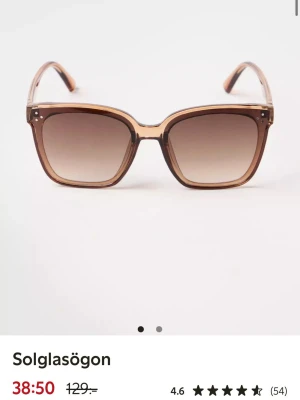 SÖKES!! Dusty coral solglassögon från lindex - Köpte dessa ett tag sen och har varit mina favorit. En stark vind förstörde dem och tappade bort en glass, om du har dessa från lindes vill gärna köpa, pris kan vi komma överens om som låter vettigt🫶🏽