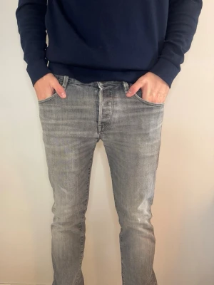 JACK AND JONES  - JACK AND JONES JEANS | PRIS 149 kr | STRL 30/32 | MODELL SLIM FIT | LITE SLITNING LÄNGST NER! Skriv vid minsta lilla fundering! 🚚Fraktas samma dag!