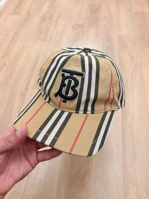 Burberry keps - Hej! Helt ny oanvänd 