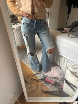 Zara jeans - Säljer mina populära zara jeans! Använda men inga defekter.
