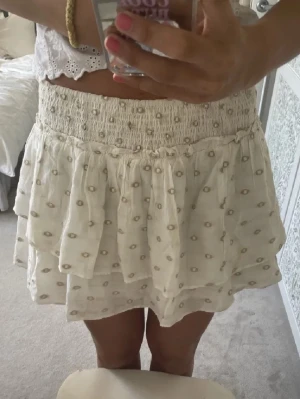 Minikjol - Minikjol med guld och silverdetaljer💕🌟använd fåtal gånger, slutsåld