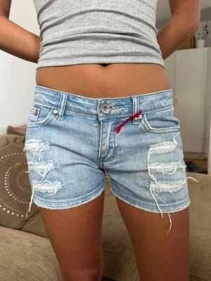 Vintage jeansshorts  - supersnygg lågmidjad kort jeansshorts 