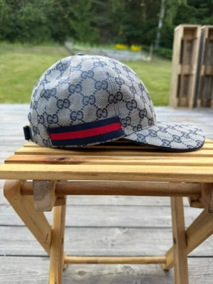 Gucci keps canvas - Använd ett tag, men inget märkbart. Storlek M.
