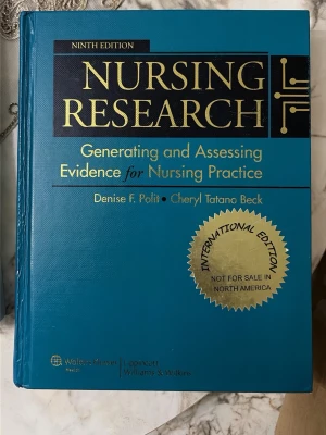Nursing Research, Ninth Edition - Blå kursbok med guldfärgad text: 'Nursing Research: Generating and Assessing Evidence for Nursing Practice' av Denise F. Polit och Cheryl Tatano Beck. Internationell utgåva från Lippincott Williams & Wilkins. Perfekt för dig som pluggar till sjuksköterska.