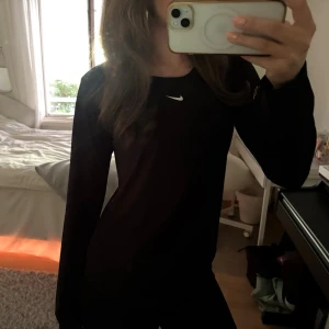 Träningströja - Svart träningströja från Nike