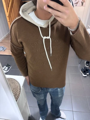 Vintage Hoodie - Storlek M, skick 9/10. Postar samma dag!