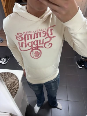 Ralph Lauren Hoodie - Storlek M, skick 9/10. Postar samma dag!