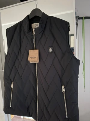 Svart dunväst från Burberry - Hör av er vid frågor