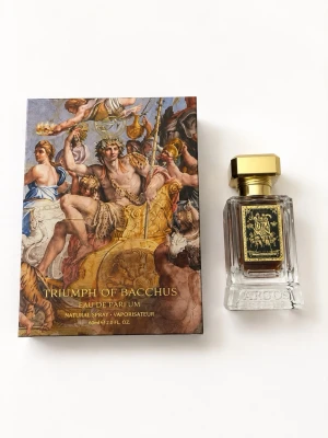Argos Triumph of Bacchus 30 ml – ca 15 ml kvar - Argos Triumph of Bacchus, 30 ml-flaska med ungefär halva innehållet kvar, ca 15 ml. En varm, söt och kryddig nischparfym med rik karaktär och tydliga inslag av bland annat frukt, saffran, tobak, vanilj och amber.  Originalbox medföljer enligt bilderna. Perfekt för den som vill testa doften utan att köpa full flaska.  📦 Snabb frakt 💬 Bud välkomnas ♻️ Fler utvalda märkesplagg och nischparfymer finns på profilen