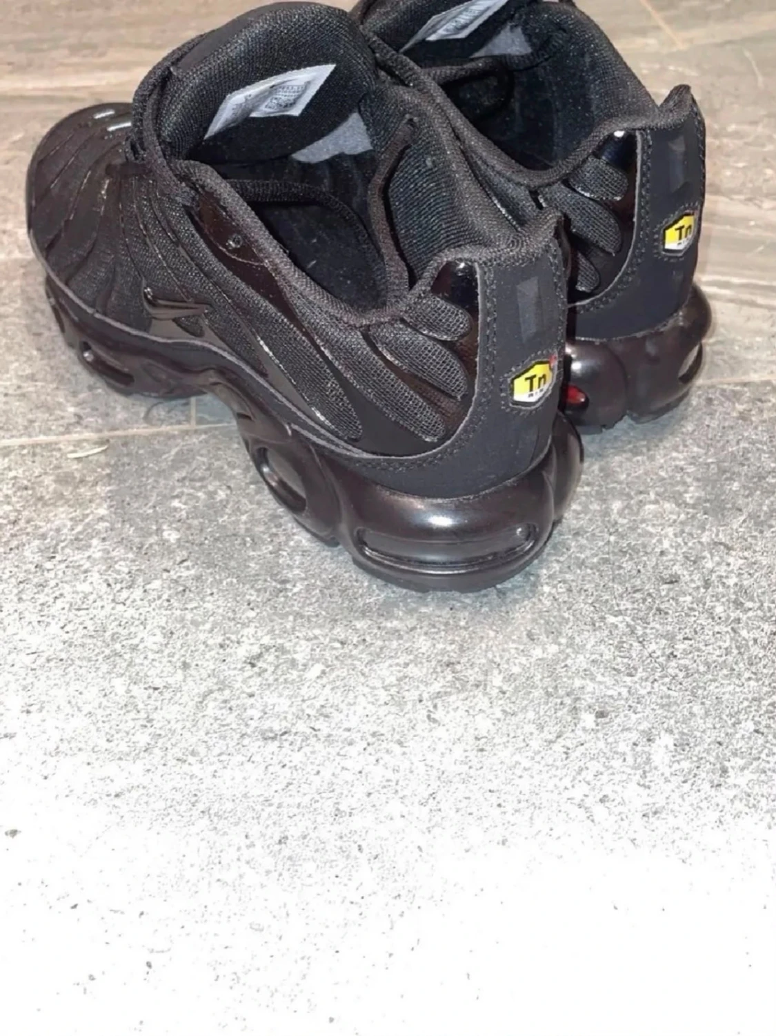Nike Air Max Plus helsvarta sneakers