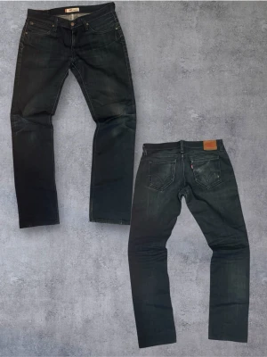 Sjukt feta Selvedge  Levis 491 i straight fit  - Snygga mörkblå jeans med raka ben och klassisk femficksmodell. Jeansen har kontrastsömmar och en liten röd detalj på bakfickan. Tillverkade i ett slitstarkt denimtyg som ger en cool och tidlös look.   Tror de är Selvedge o storleken står inte men föra säljaren sa de, fråga om mått