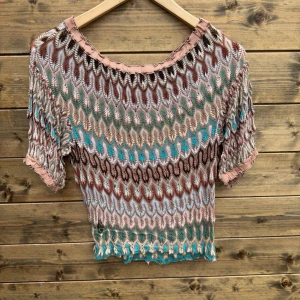 Missoni Topp (L-XL) flerfärgad  - Begagnat skick, det finns ett hål i plagget som syns på bilderna. 