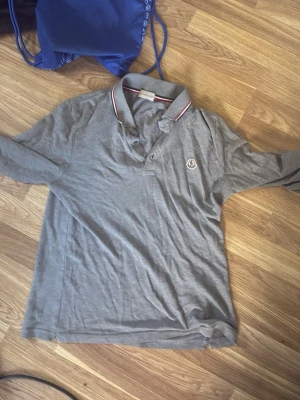 Moncler pike - Säljer långärmad moncler pike i storlek xs