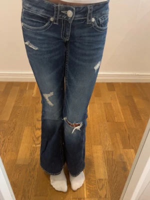 Jeans - Bootcut jeans från Gina Tricot i storlek 152.                         Bra skick.