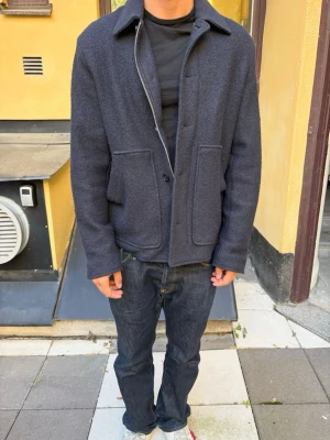 Superfin Jacka - En superfin jacka från H&M Väldigt bra skick! Modellen är 180cm och väger 70kg