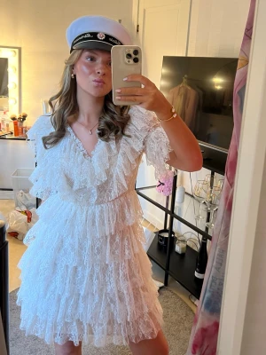Studentklänning  - Säljer min otroligt fina studentklänning från By malina💕 Storlek S. Nypris: 2800kr 