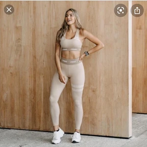 Oanvända stronger tights! S - Oanvända då jag tyckde att de var för små. Beigha tights från stronger i strorlek S. Pris kan diskuteras ❤️