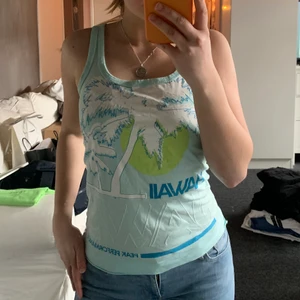 Linne - Supersnyggt linne från peak, lite hårdare i tyget, men mjuk. Perfekt för sommaren. Fint skick. ⭐️köpare står för frakt⭐️