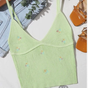 Linne från Zara - Linne från Zara som tyvärr är för litet för mig. Är i storlek M, men är lite i storleken och skulle passa en XS och S.