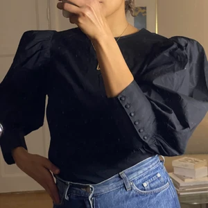 Gestuz blus storlek M - Skickas endast -köparen står för frakt.  För referens är min längd 174 cm.