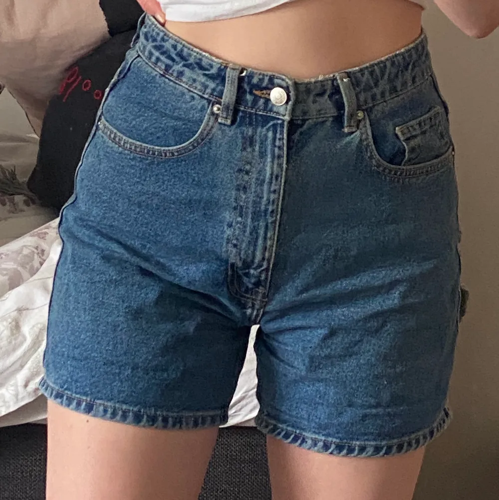 Jeans shorts från zara o stl 36, använt en del förra sommaren men i bra skick, skriv till mig vid intresse🤗 köparen står för frakten. Shorts.