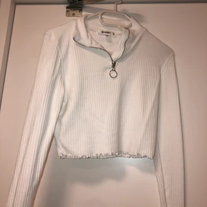 Snygg tröja nelly - Snygg croppad tröja, knappt använd!