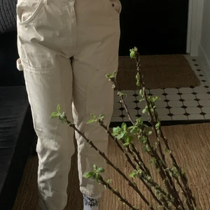 Beige byxor - Skit snygga byxor, beige säljer pga för små🤍