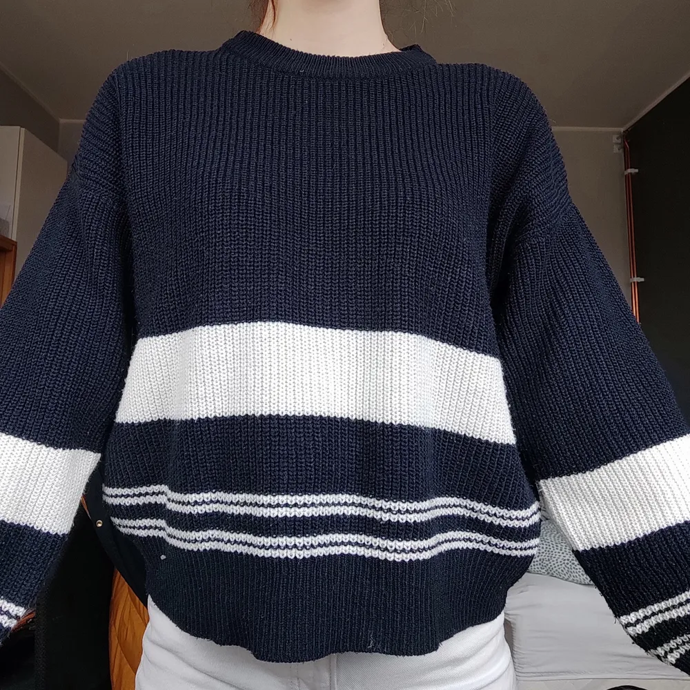 Beautiful blue jumper with white stripes. It fits so good and is really comfy. I bought it for 250 kr last year and it is practically new. A very good fit for spring!. Tröjor & Koftor.