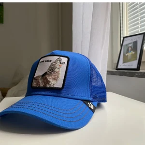 Goorin bros keps - Slutsåld goorin bros keps! Knappt använd, säljs då jag har många kepsar så denna kommer ej till användning!🤍 BUD PÅ 340kr, budgivning slutar 25/4 (köp direkt 500)