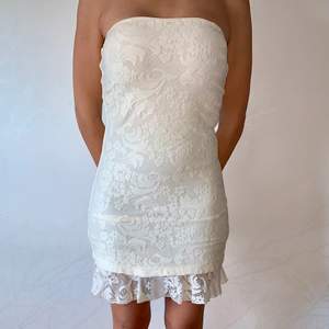 Säljer denna vita klänning i storlek S